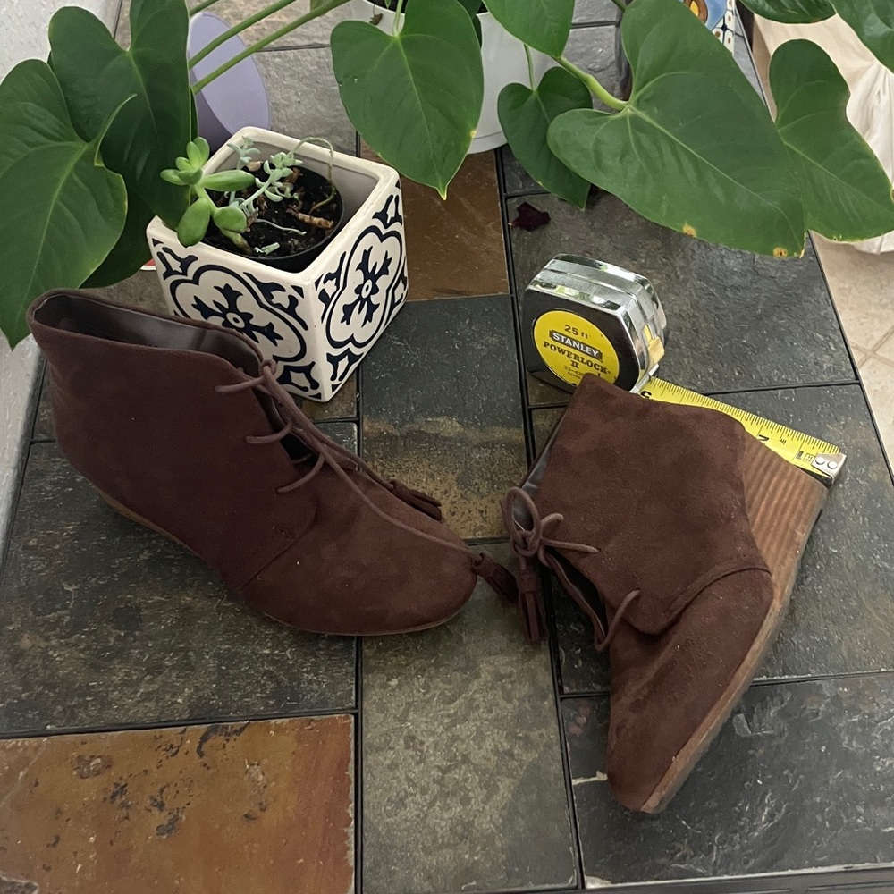 Dr. Scholl's Brown Vegan Suede Lace-Up Wedge Ankle Boots size 7 used